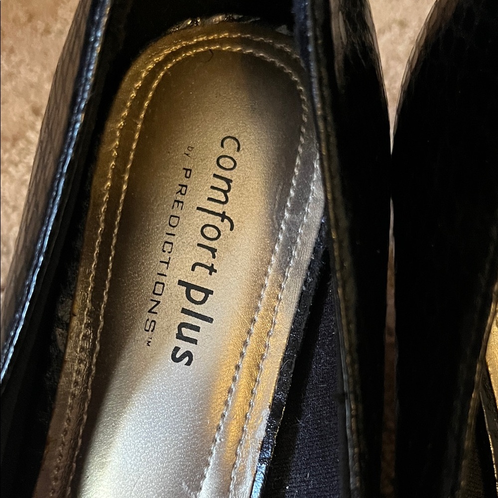 Comfort Plus by Predictions Black Heels with Gold Buckle - Picture 4 of 10